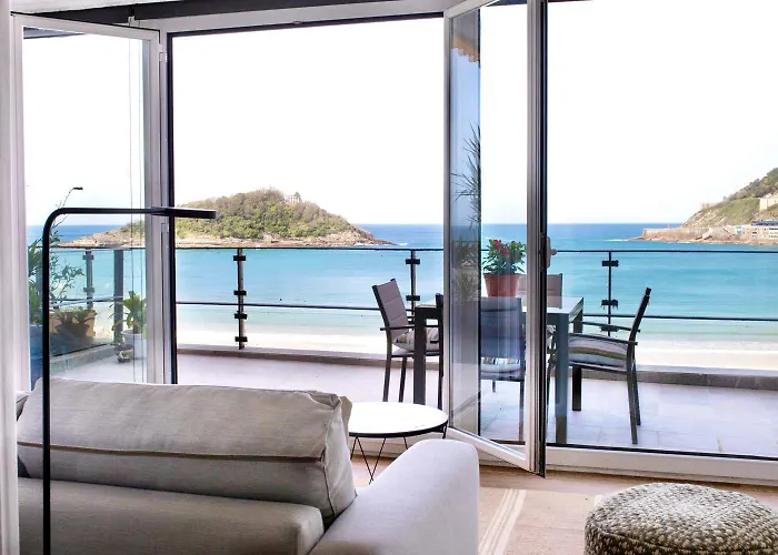 Miraconcha, In Front Of The Beach, Views And Parking